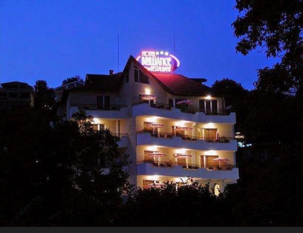 Brilliance Hotel Varna Buitenkant foto
