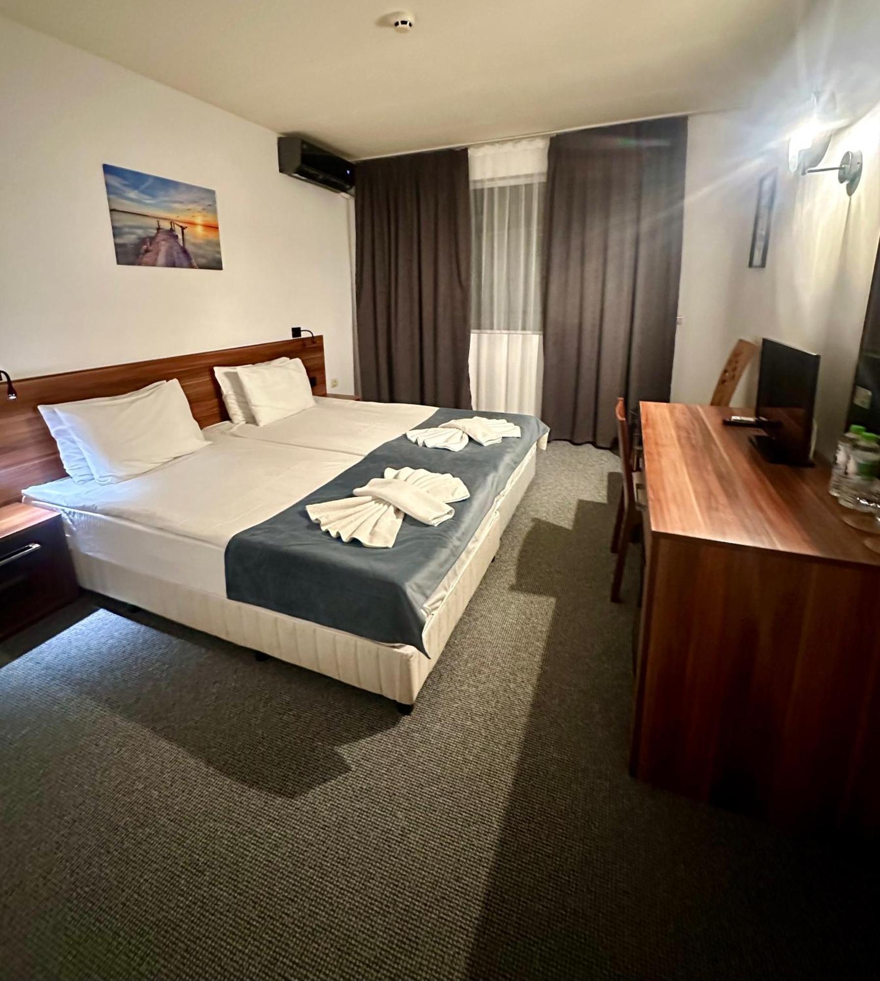 Brilliance Hotel Varna Buitenkant foto